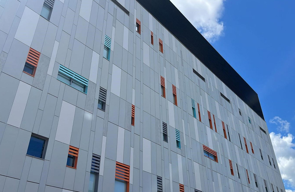Cladding | Luton & Dunstable Hospital | Services | Envelis