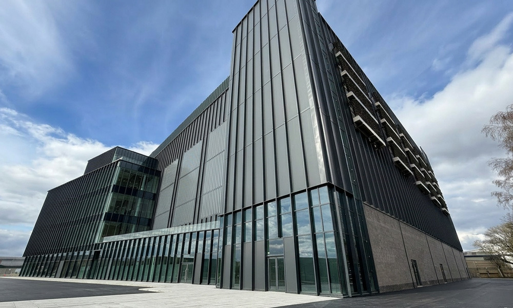 Glazing | LON4 | Data Centres | UK | London | Services | Envelis - Envelis