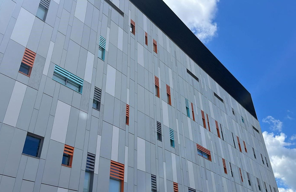 Glazing | Luton & Dunstable Hospital | Services | Envelis
