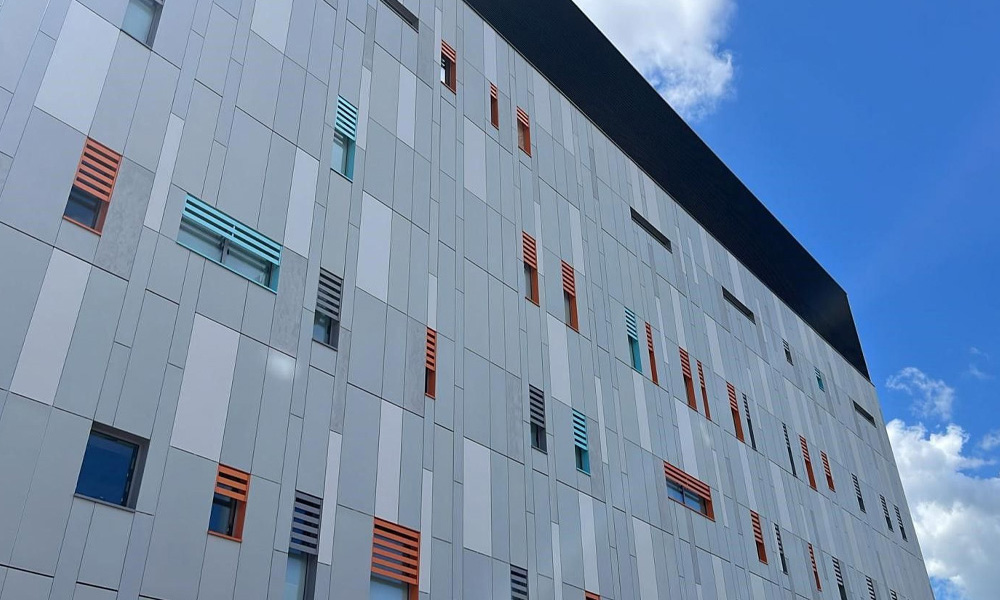 Glazing | Luton & Dunstable Hospital | Services | Envelis - Envelis