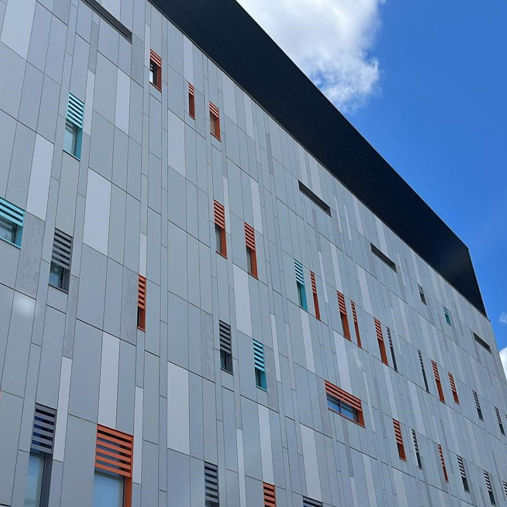 Kier Group Construction | Luton & Dunstable Hospital | SFS | Cladding Systems | Glazing | Roofing | Clients | Envelis