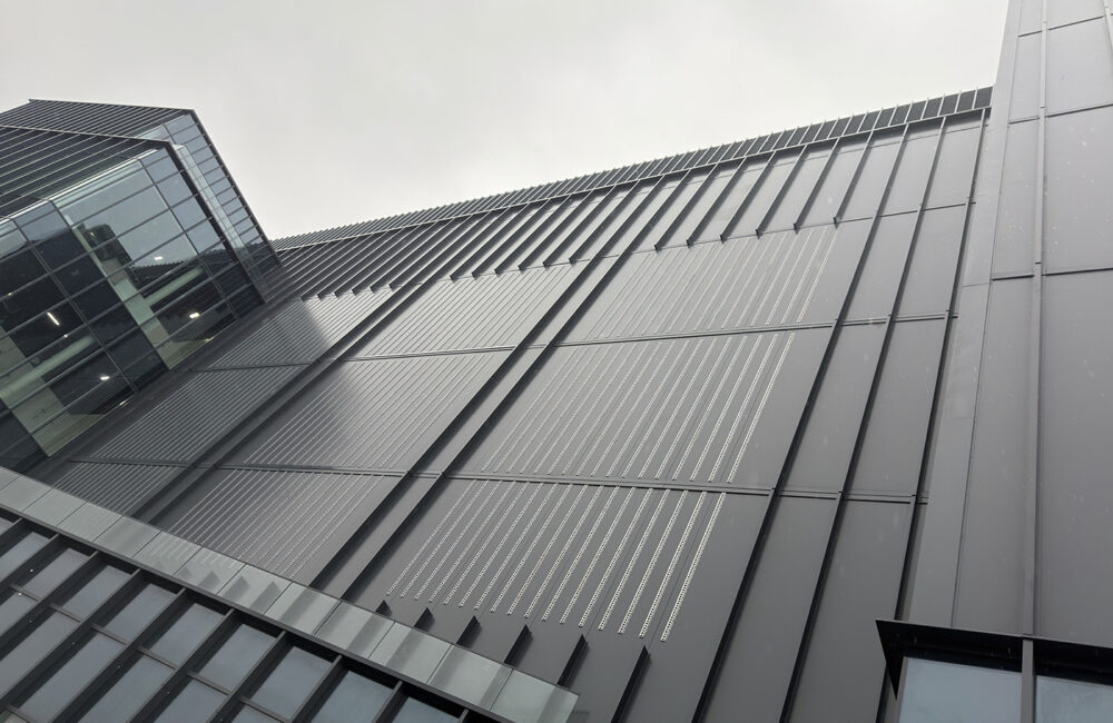 LON4 | United Kingdom | Colt | Data Centres | London | Roofing | Cladding System | Louvres | Projects | Envelis