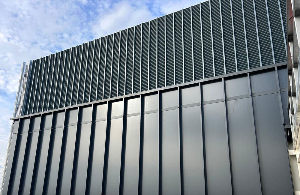 Louvres Systems | LON4 | Colt | United Kingdom | London | Data Centres | Projects | Envelis