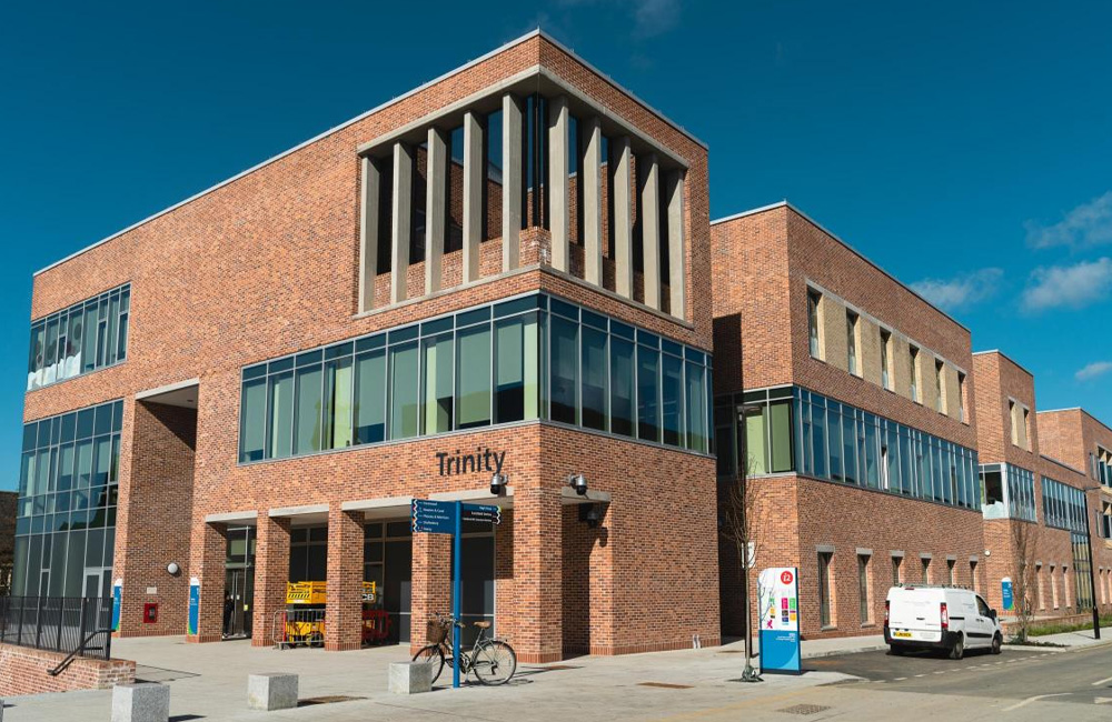 Springfield Hospital | Doors | Louvres Systems | Cladding | Roofing | Ramsay Health Care | Chelmsford | Projects | Envelis - Envelis